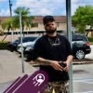 Meet your Posher, Carlos